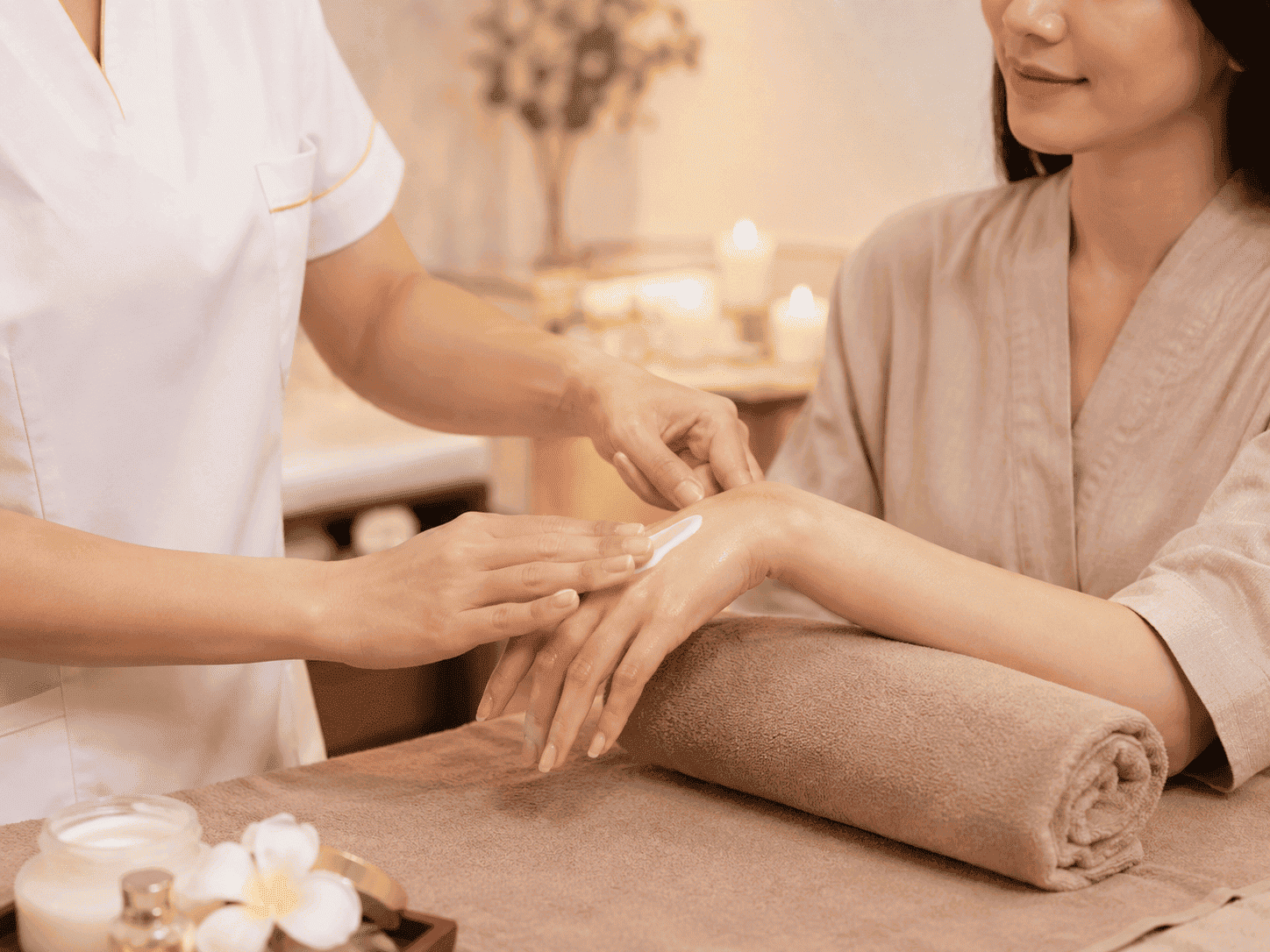 Dưỡng tay sáng mịn